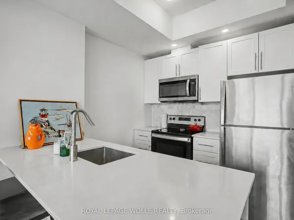 108 Garment St #2409, Kitchener, ON N2G 0E2