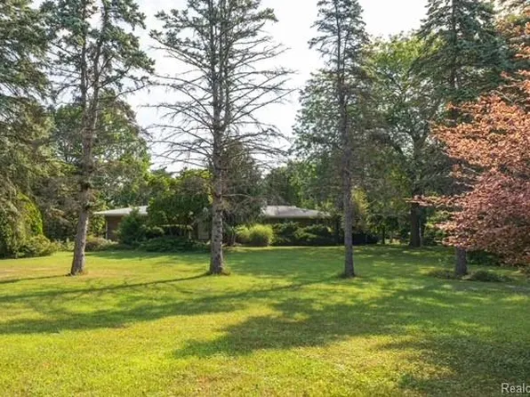 575 S Hemlock Rd, Hemlock, MI 48626