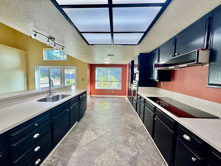 5477 Hackney Ln — Photo 10