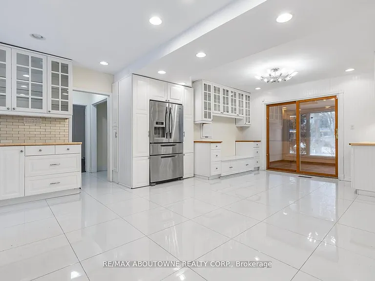 145 Wolfdale Ave — Photo 9