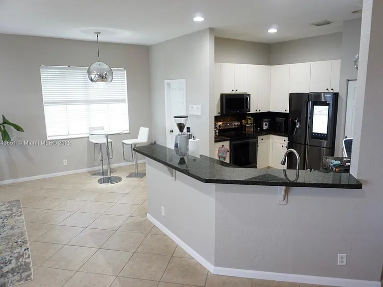 878 Lavender Cir #878 — Photo 3