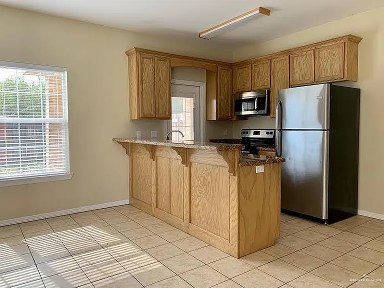 1509 Phoenix St — Photo 2