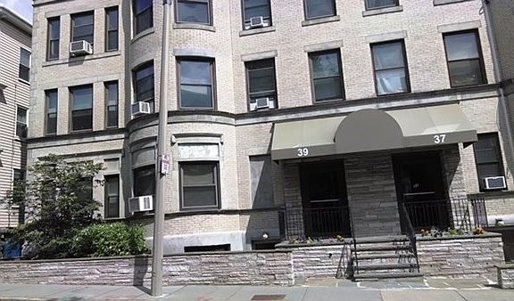 2nd image of 39 Saint Paul St #G1