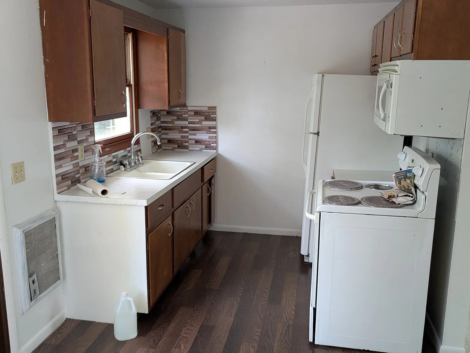 2 bed, 608 sqft, $850 — Photo 3