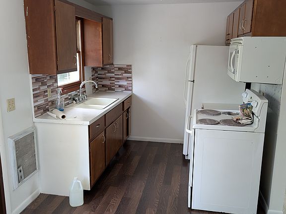 3rd image of 292 Kennedy St #4