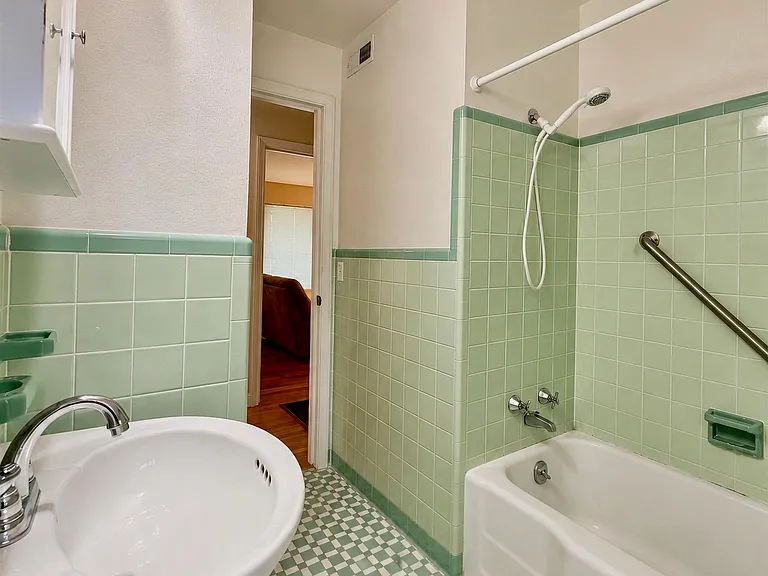 514 Ferry St NE — Photo 7