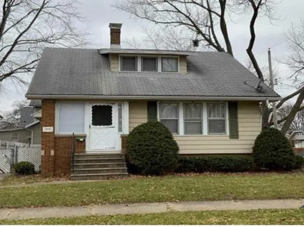 2721 N Sheridan Rd, Peoria, IL 61604