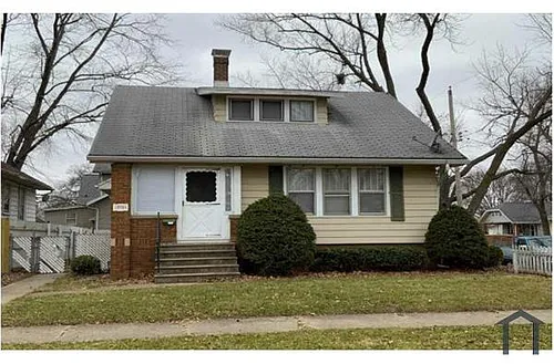 2721 N Sheridan Rd Photo 1