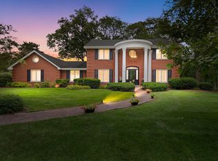 32 Chatham Ln, Oak Brook, IL 60523