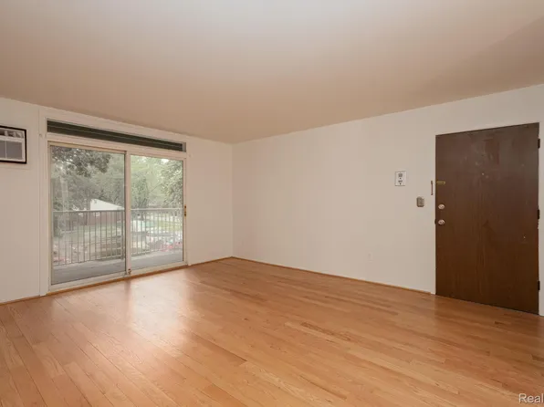 4909 Crooks Rd APT D4, Royal Oak, MI 48073