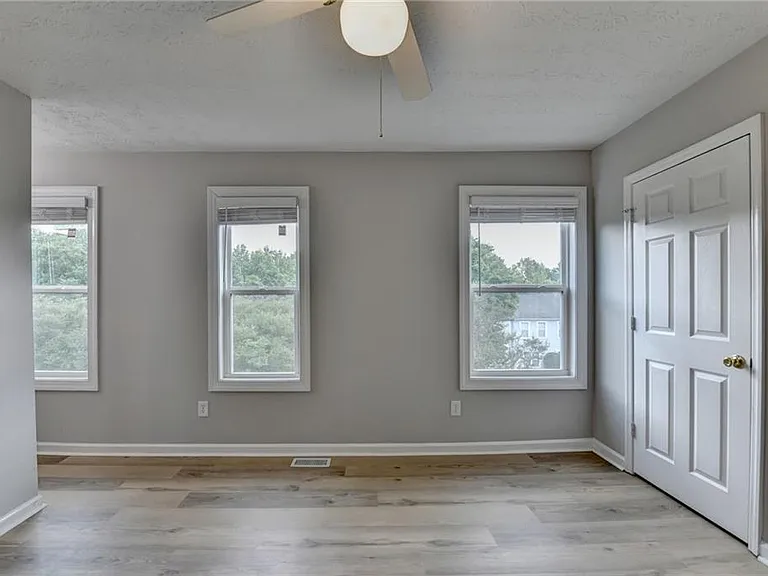 3876 Meadow Creek Dr — Photo 20