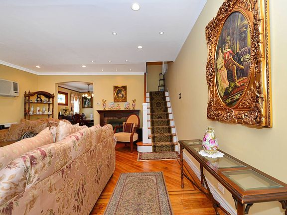 5th image of 1666 E 51st St