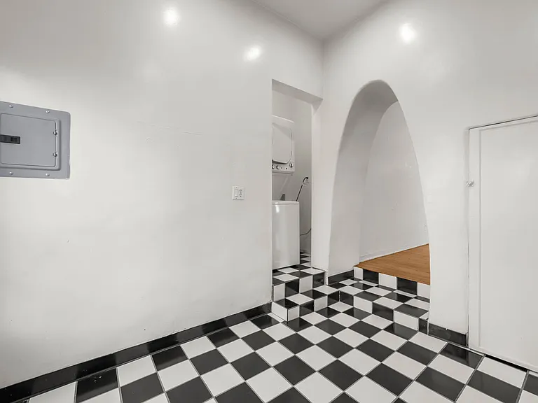 226 S Fuller Ave — Photo 11