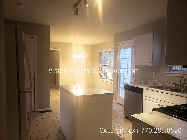 229 Bainbridge Cir — Photo 7