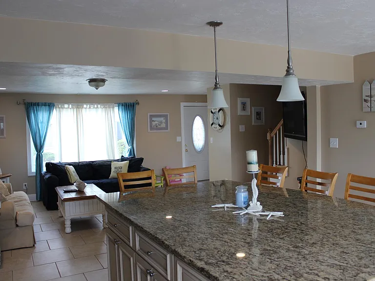 275 N End Blvd #B1 — Photo 3