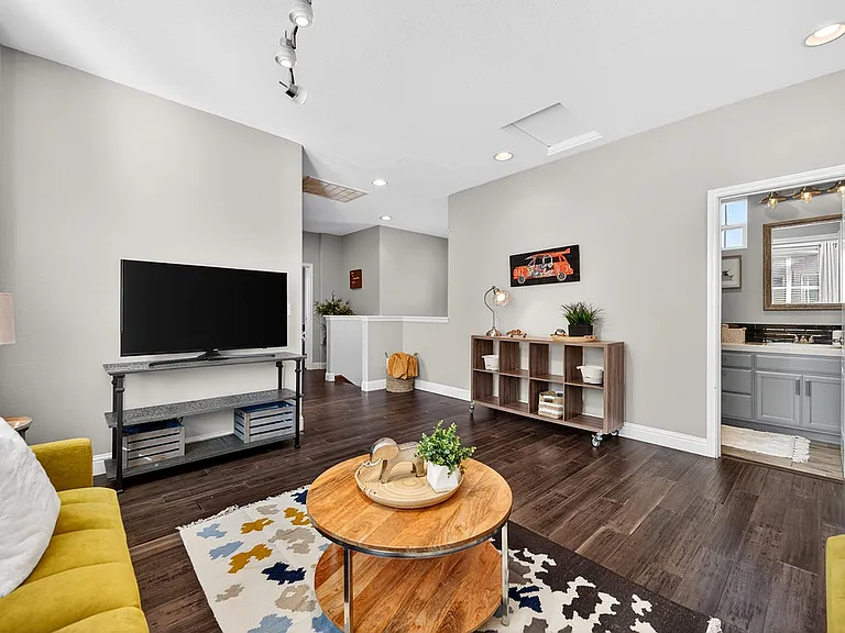 390 Caravaggio Cir — Photo 80