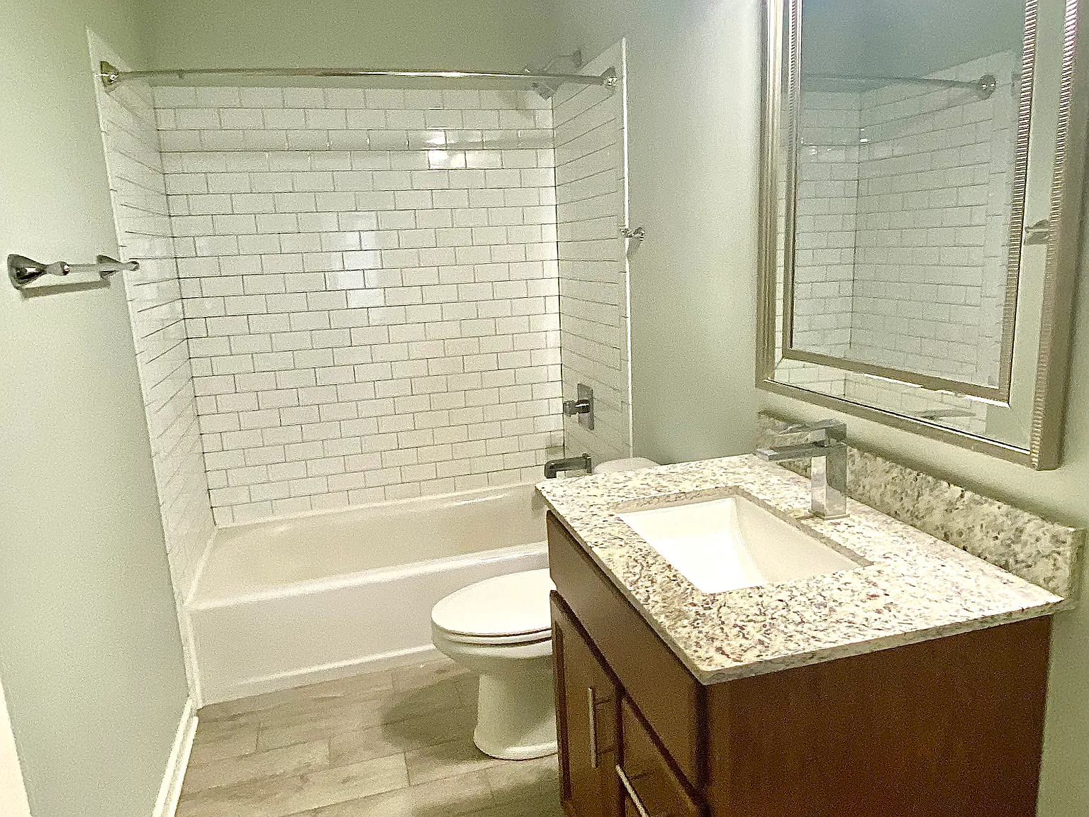 2br apt almost on LSU campus, incl appliances & parking — Photo 4