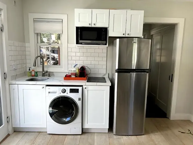 581 University Ave #A — Photo 13