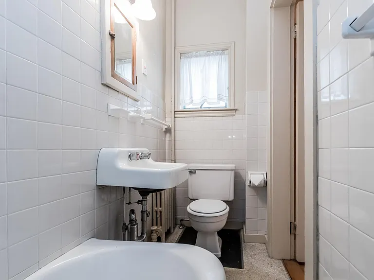 256 Vaughan St #1 — Photo 12