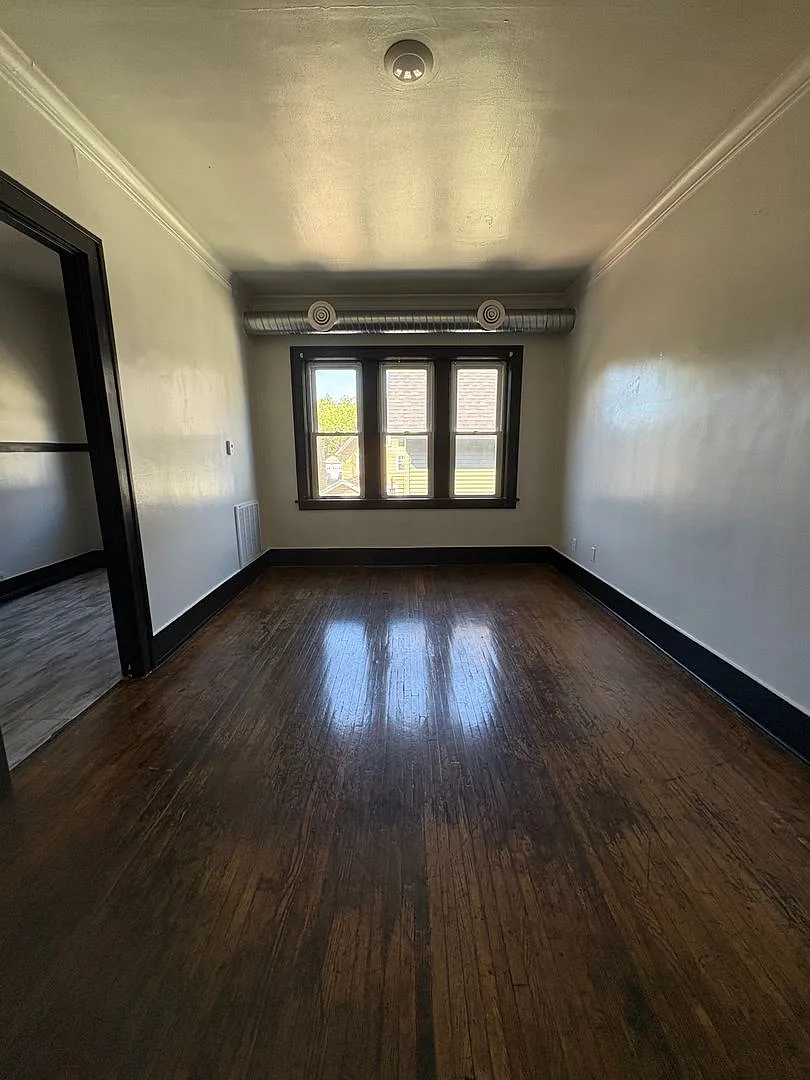 401 Ridgeway Ave. — Photo 1