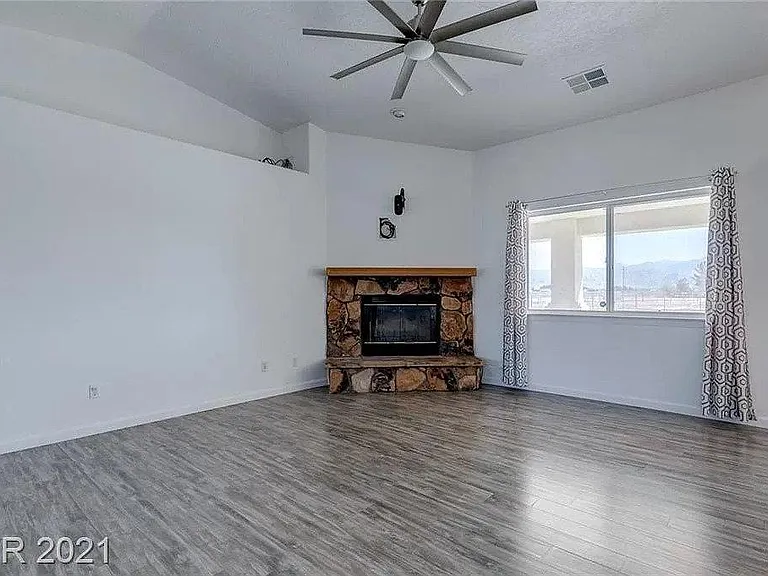 9721 Oakridge Ave — Photo 3