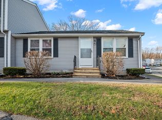 270 Sunderland Rd APT 60, Worcester, MA 01604