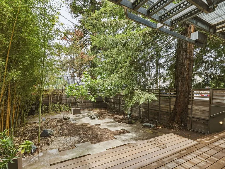 1076 S Van Ness Ave — Photo 14