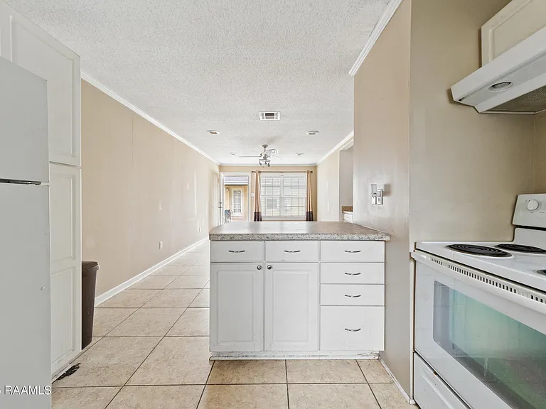 1501 W Saint Mary Blvd #B — Photo 10
