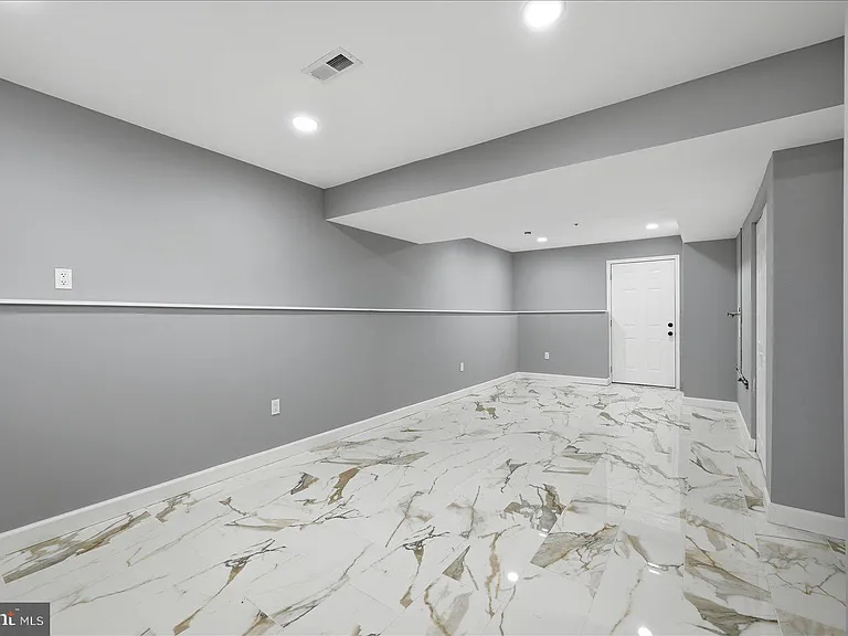 6915 Adel St — Photo 9