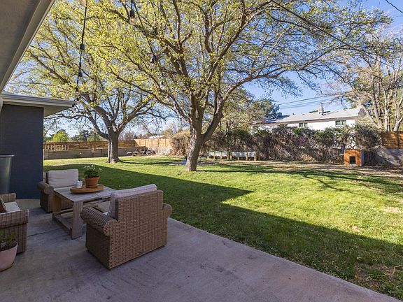 3rd image of 3901 Palomas Ct NE