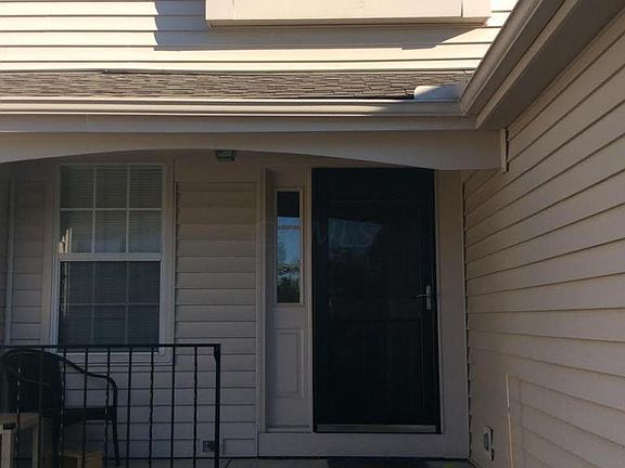 2nd image of 2552 Gardenia Dr