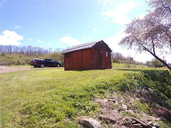 5th image of 7581 N Branch Rd