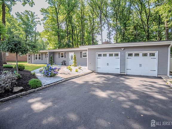 3rd image of 12 Taylor Dr