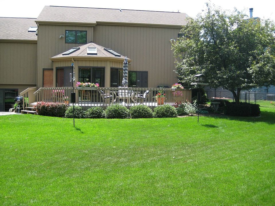 BACK DECK-SUNROOM-WALKOUT FR