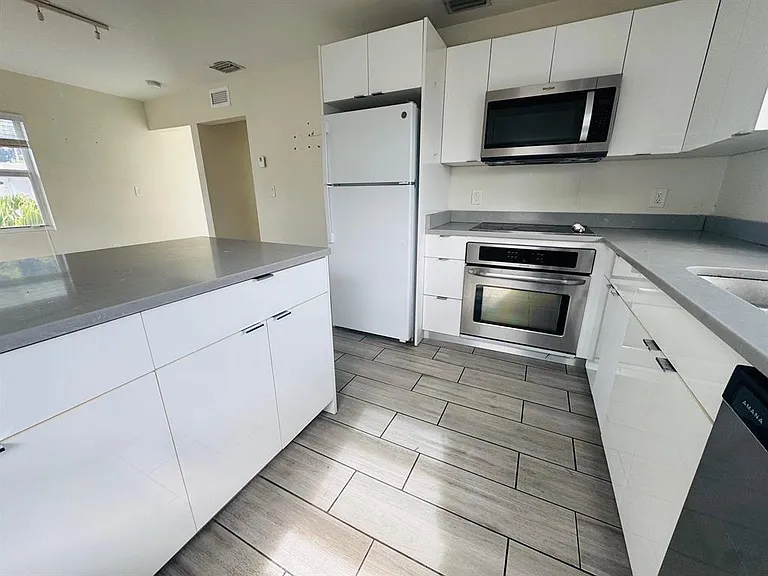 7910 Abbott Ave #2 — Photo 2
