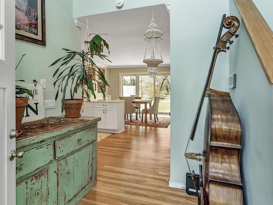 Pretty Foyer of the very clean unit!