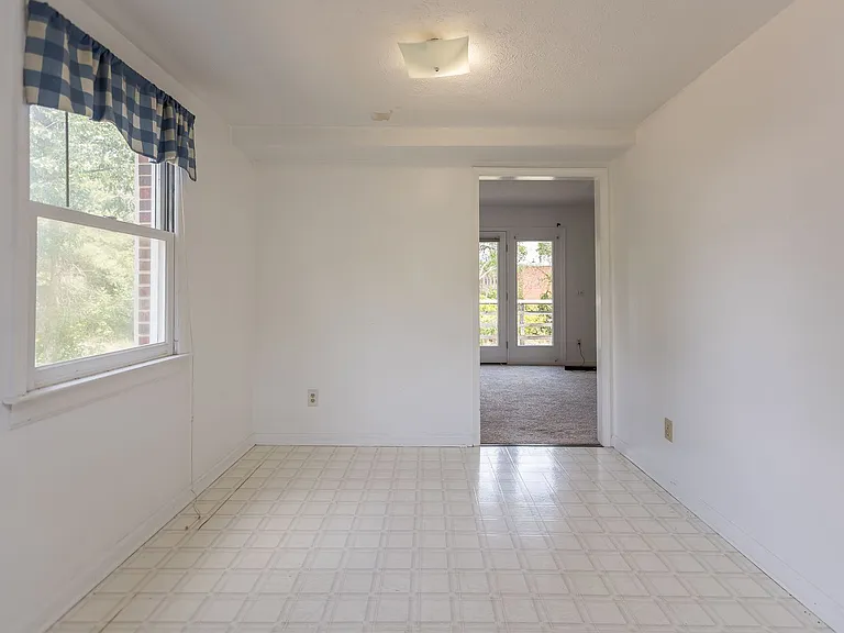 1124 Mountain View Dr — Photo 6