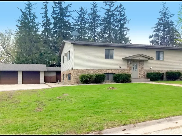 1302 Laurel Dr, Decorah, IA 52101