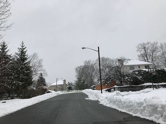 4th image of 4 McCluskey Ct