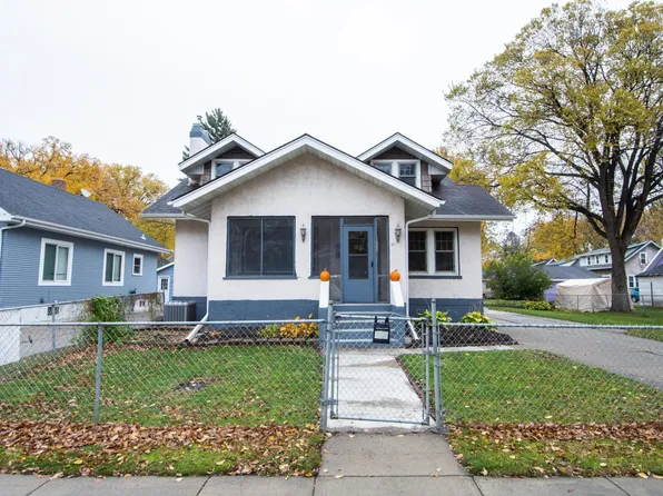 1112 University Dr S, Fargo, ND 58103