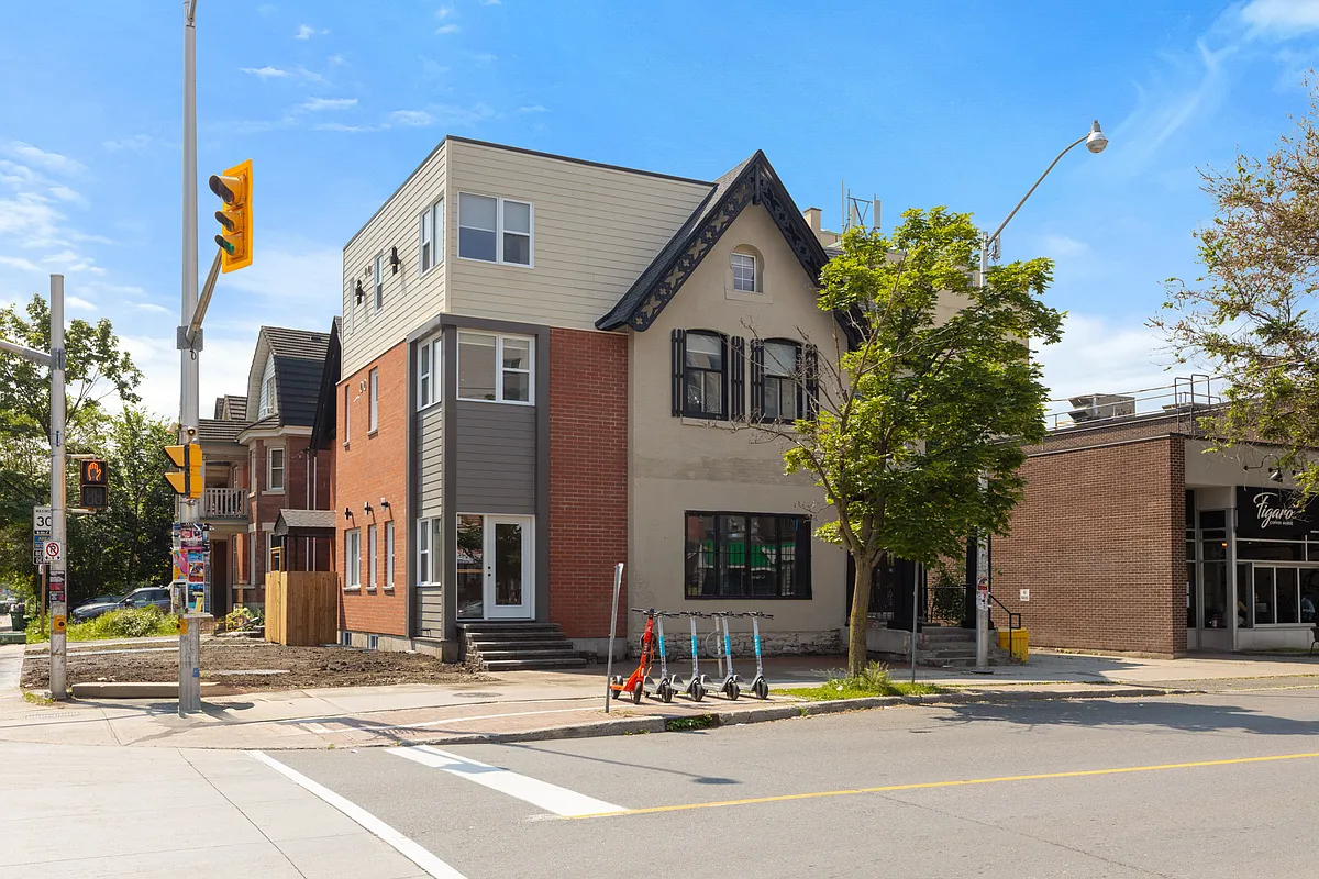 Building Photo - 296 A Nelson St