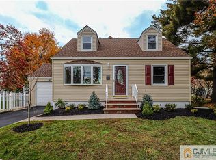 2 Robert Cir, Metuchen, NJ