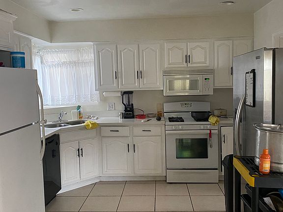 5th image of 15340 Hart St #1