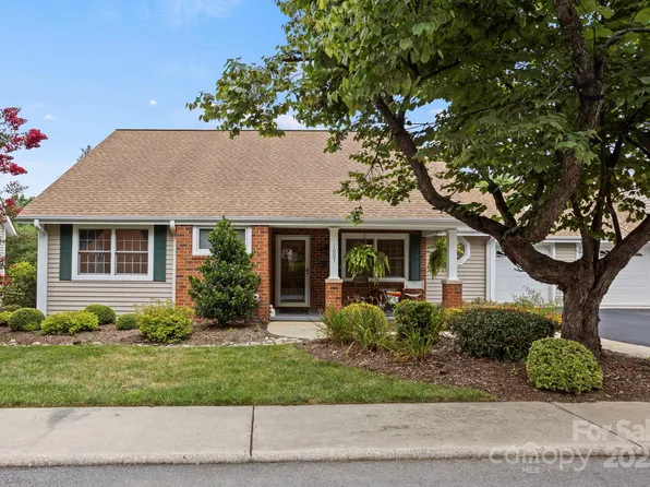 1007 Saddlebrook Dr, Hendersonville, NC 28739