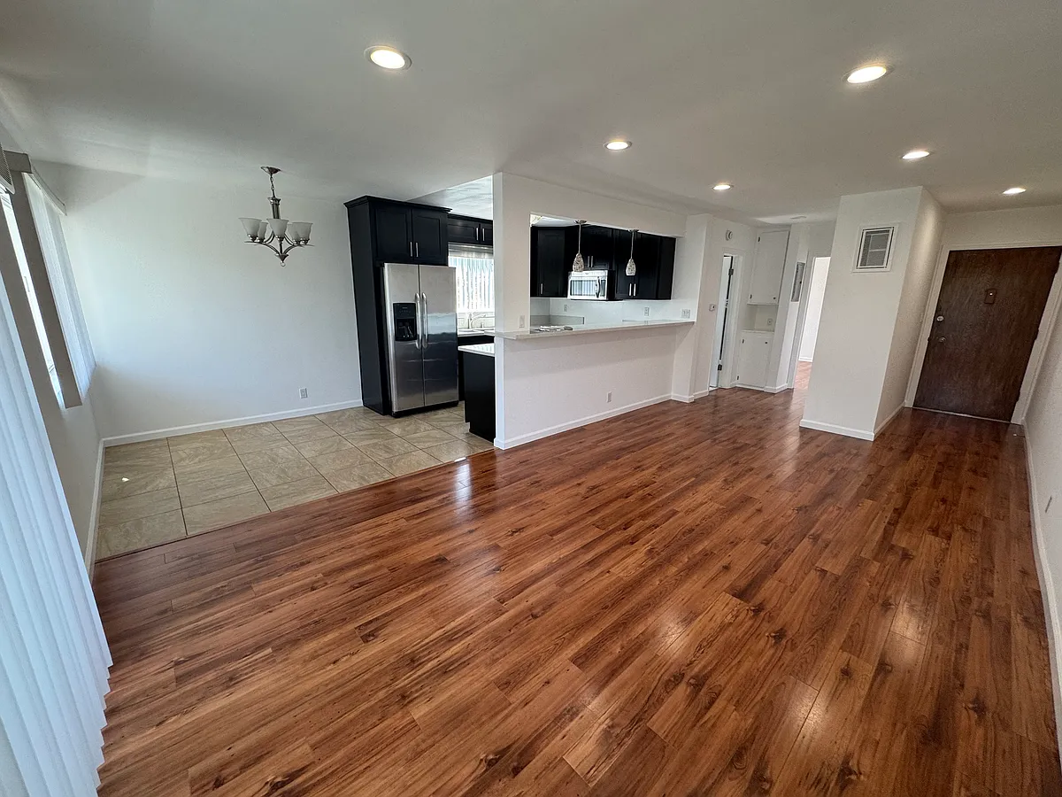 Building Photo - 1027 N Stanley Ave #6