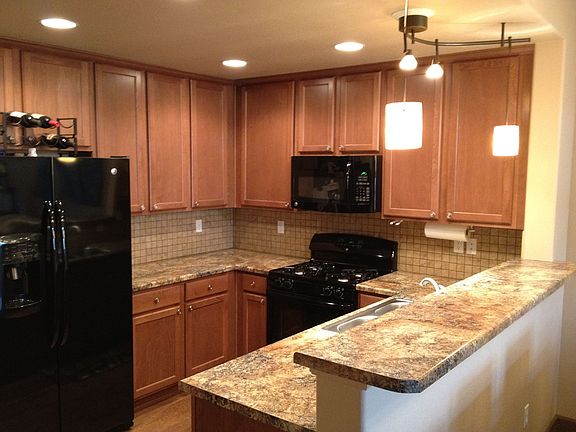 Kitchen-tons of cabinets