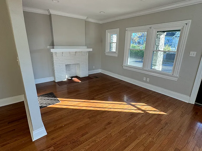 3015 Wayne Ave — Photo 2