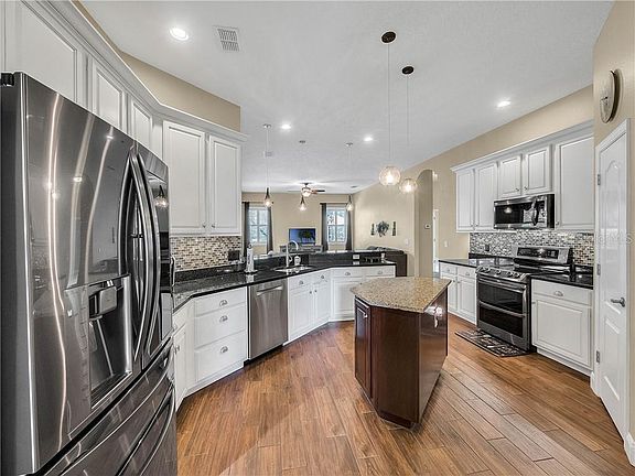 5th image of 527 Willowlake Ct