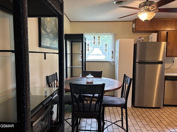 5th image of 833 Ocoee St