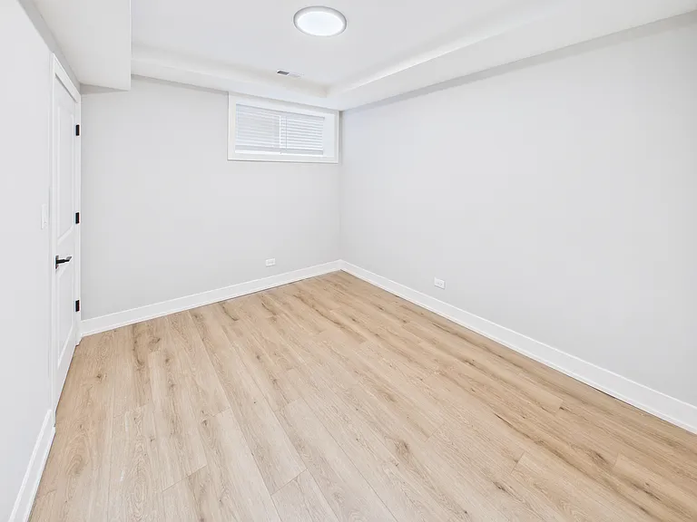 2401 S Homan Ave — Photo 9